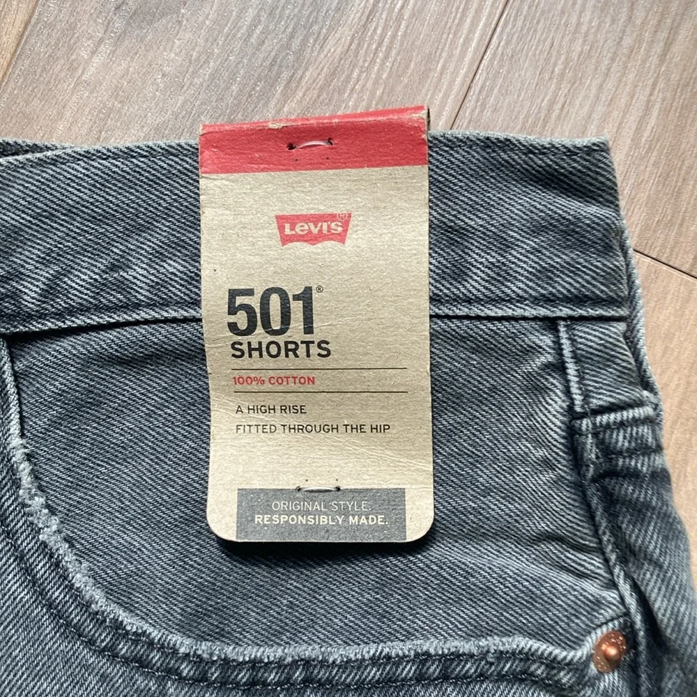 Levi’s 501 jean short distressed high rise 501 jean cotton cutoff denim short 32 - Picture 4 of 17